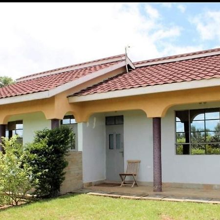 Buens Lugar Hotel Nanyuki Bagian luar foto